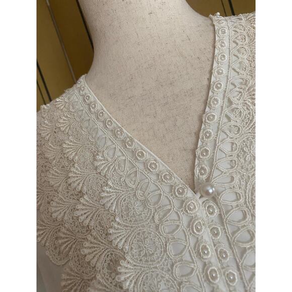 Vintage blouse with lace and pearls, size L - Picture 6 of 8